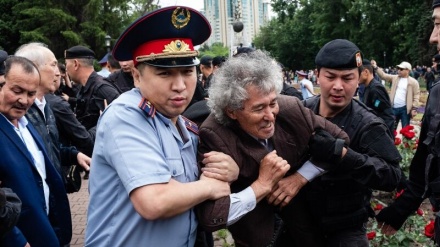 Kazakistan'da seçim protestocularına gözaltı