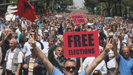 Continuano ancora le proteste contro il governo in Albania