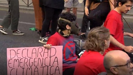 Activistas bloquean calle de PSOE para exigir emergencia climática+Video
