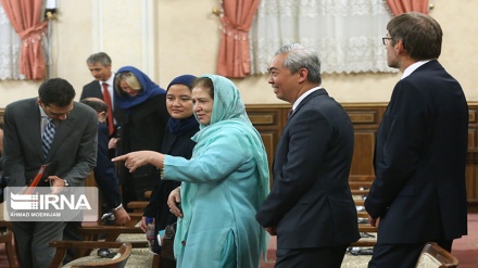 Pertemuan Ketua MA Iran dengan Para Dubes Asing