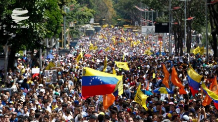 Caraqueños marchan en respaldo a Maduro 