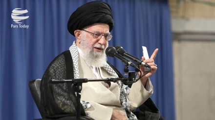 Líder: Enemigos no han logrado poner de rodillas al pueblo iraní+Fotos