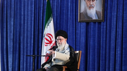 イラン最高指導者、「１００カ国以上で聖地の問題が提起されているのはホメイニー師の魅力の証」