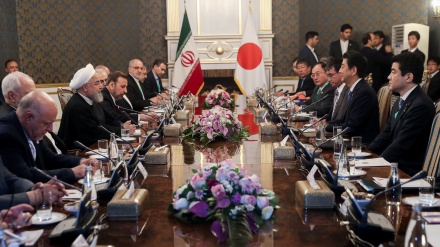 Bertemu PM Jepang, Rouhani Tegaskan Iran akan Membalas jika Diserang