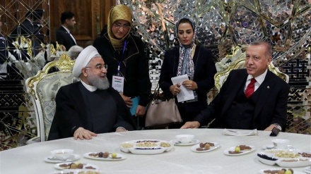 イラン大統領がＣＩＣＡ会議の傍ら、各国首脳と会談（動画）