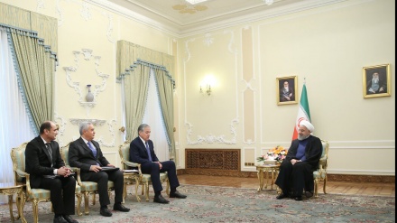 イラン大統領、「地域の問題は、テロリズムと地域外からの干渉」