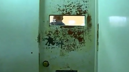アメリカの刑務所で囚人が虐待（動画）