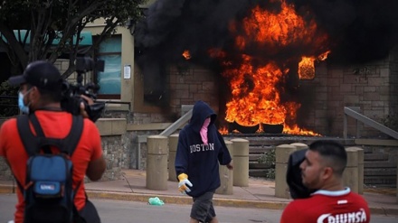 Demonstran Honduras Bakar Kedubes AS