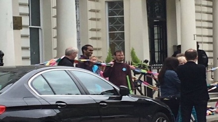Los MKO intentan bloquear la embajada iraní en Londres