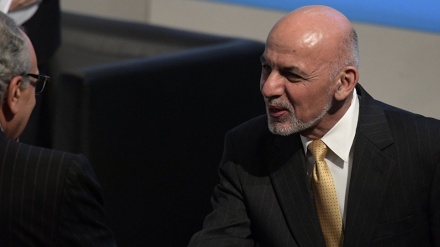 阿什拉夫·加尼前往英国