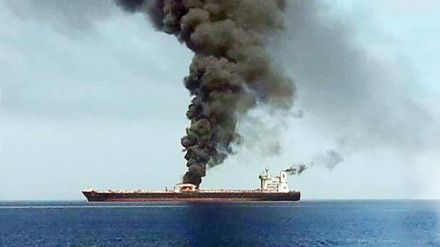 オマーン海で爆発音 （動画）