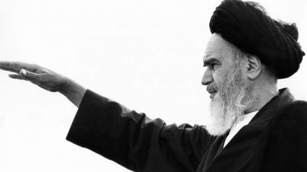 Përvjetori i vdekjes së Imam Khomejnit (ra), themeluesit të Republikës Islamike të Iranit, nëpërmjet fotografive