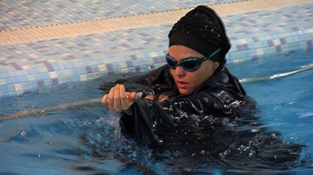 イラン人の女性スイマーがギネス認定