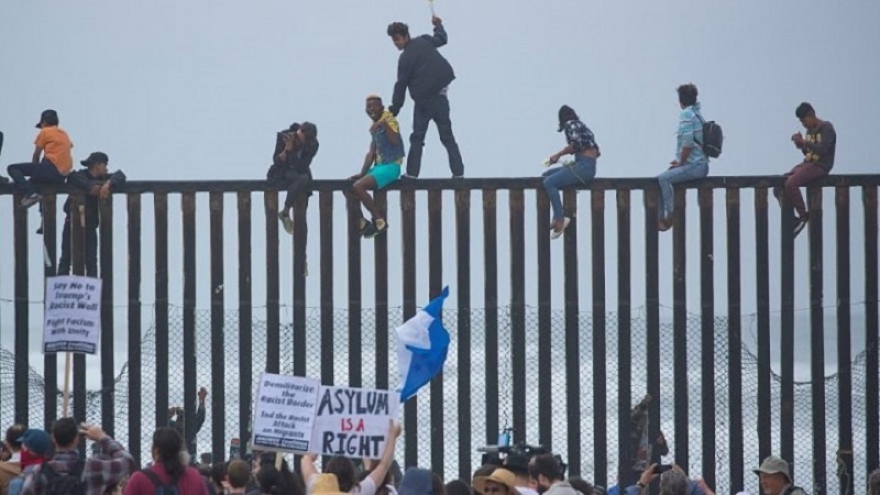 Дональд Трамп: кейинги ҳафта ноқонуний мигрантлар ёппасига депортация қилинади