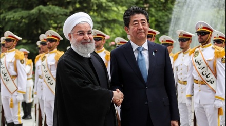 Rohani recibe en Teherán al primer ministro japonés Shinzo Abe(Video+Fotos)