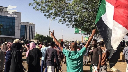 Maandamano makubwa Sudan; sisitizo la kufanyika harakati katika mkondo wa demokrasia
