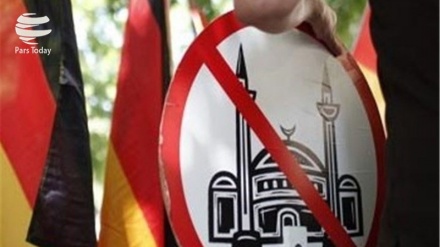 Almanya'da iki farklı camiye saldırı düzenlendi