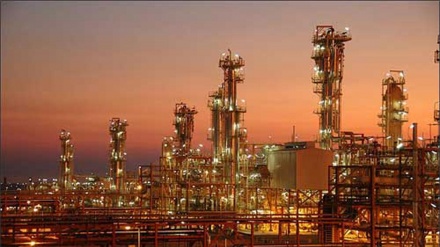 EEUU impone embargos a industria petroquímica de Irán