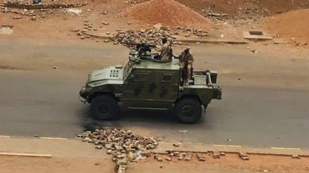 Emiratische Militärfahrzeuge auf den Straßen von Khartum