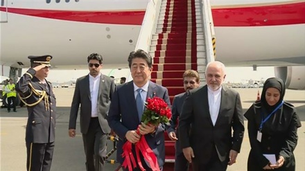 Llega a Teherán en visita oficial premier japonés Shinzo Abe(Video+Fotos)