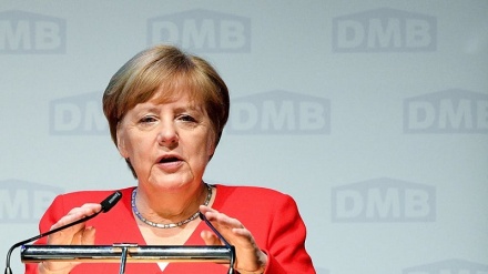 Bild, negativi gli esami medici di Angela Merkel