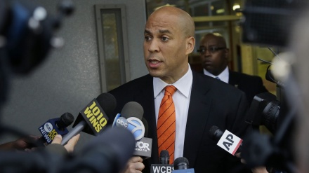 Booker: Kebijakan Trump atas Iran Buat AS Semakin Lemah