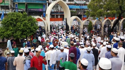 উৎসাহ-উদ্দীপনার মধ্যদিয়ে বাংলাদেশে ঈদ উদযাপন; বৃষ্টিতে দুর্ভোগ