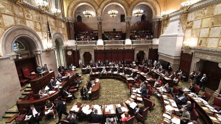 Iran, Senato Usa limita poteri guerra Trump  