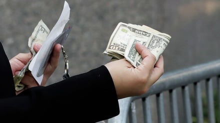 Argentina: vara limiti a mercato cambi