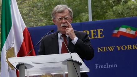 MEK një kartë e djegur në të cilën kanë vë bast Trump dhe Bolton