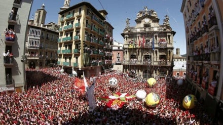 España: Se inicia en Pamplona la fiesta taurina de San Fermín+Fotos