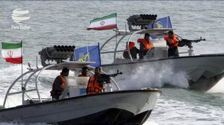 伊朗伊斯兰革命卫队查获一艘“走私燃料”的外国船只