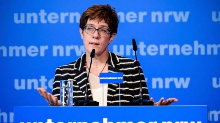Liderja e CDU-së, ministrja e re e Mbrojtjes