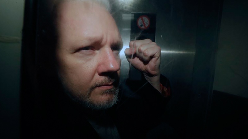 Ҳушдор дар бораи саломати бунёнгузори Викиликс дар зиндони Лондон 