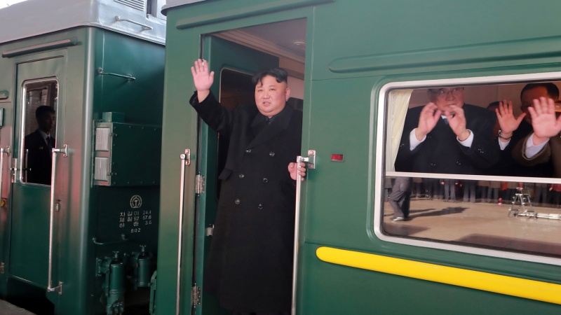 Ким Чен Иннинг зирҳли поезди (фотожамланма)