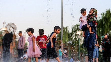 Wisata di Taman Air dan Api Tehran (2)