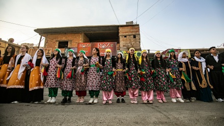 Festivali i veshjeve tradicionale të kurdëve në Siri