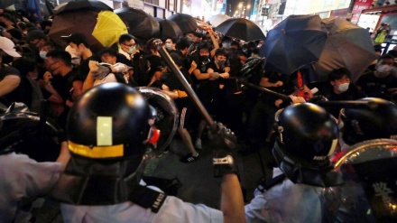 香港で、新たに抗議者約５０人が負傷、逮捕（動画）