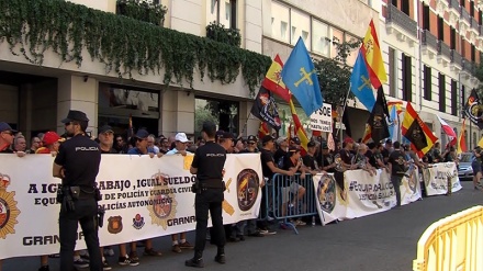 Efectivos policiales españoles exigen una equiparación salarial+Video