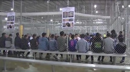 アメリカ国境の収容所で、新たに移民１名が死亡