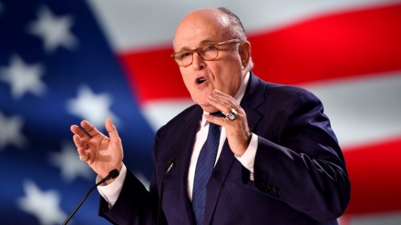 Hetohet bashkëpunimi i avokatit të Trump me grupin terrorist MEK