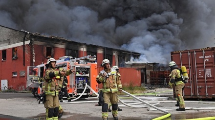 Grosso incendio in un centro commerciale a Berlino