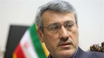 巴耶迪内贾德: 如果不放行被扣押的油轮,伊朗将会回应英国的此次行动