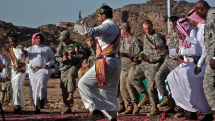 Саудовская Аравия и повторное приветствие американских солдат