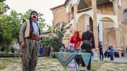 Курд либослари  кӯргазмаси  (Фотожамланма)