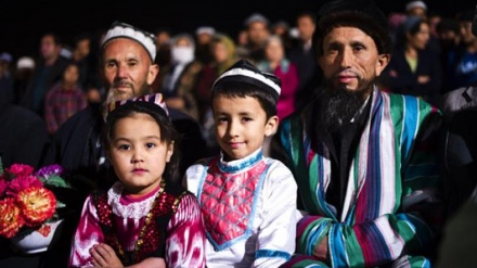 Autoritetet kineze ndajnë fëmijët e komunitetit mysliman Ujgur nga prindërit e tyre