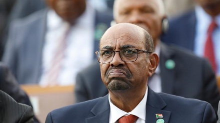 Sudan, Bashir alla sbarra, è il primo leader arabo processato per un colpo di Stato