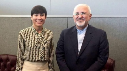 Zarif y Søreide mantienen conversación telefónica