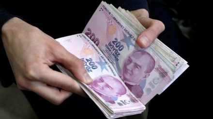 Turchia, crolla la lira davanti dollaro: giunto al suo minimo storico 
