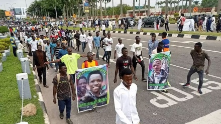 Nijerya'da polis Şeyh Zakzaki'nin tutukluluğunu protesto edenlere ateş açtı 